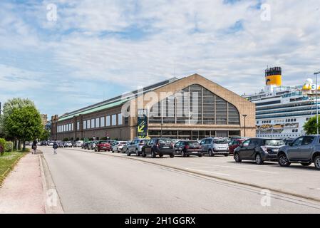 Bergerac, Frankreich - 22. Mai 2017: Blick auf die Gare Maritime Transatlantique (Cruise Terminal) von Bergerac, Frankreich. Die Titanic Stockfoto