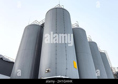 Silos zur Lagerung von Weizen und anderen Getreidepflanzen Stockfoto