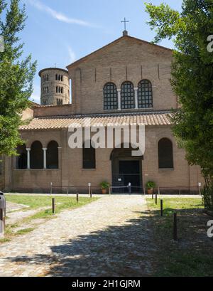 Die Außenansicht der Basilika Sant'Apollinare in Classe in Ravenna, Italien Stockfoto