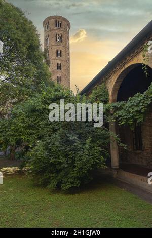 Der Innenhof der Basilica di Sant'Apollinare Nuovo, Kirche von Theoderich dem Großen als seine Palast-Kapelle gebaut, von der UNESCO für seine religiou Stockfoto