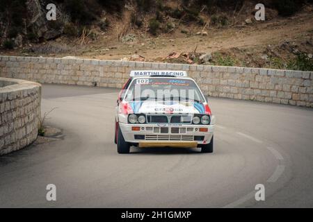 Occhiatana, Korsika, Frankreich - 7. Oktober 2020: Patrick, Ferrier und Laurence Bussod treten in ihrem Lancia Delta Integrale bei der Tour de Corse 2021 an Stockfoto