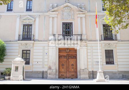 Valladolid, Spanien - 18. Juli 2020: Fassade des Königspalastes von Valladolid. Derzeit ist das Hauptquartier der 4. Generalinspektion der Armee. V Stockfoto