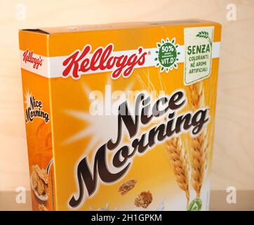 BATTLE CREEK, USA - CA. JULI 2020: Karton mit Kellogg's Nice Morning Cereals Stockfoto