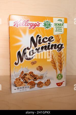 BATTLE CREEK, USA - CA. JULI 2020: Karton mit Kellogg's Nice Morning Cereals Stockfoto