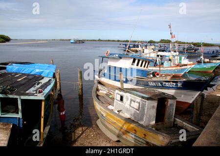 santa cruz cabralia, bahia / brasilien - 14. januar 2008: Fischerboote sind im Hafen der Stadt Santa Cruz Cabralia zu sehen. Stockfoto