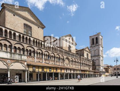 Ferrara, Italien. 6. August 2020.EIN Panoramablick auf die. Kathedrale von Ferrara Stockfoto