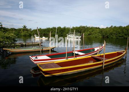 Camamu, bahia / brasilien - 10. januar 2012: Kanus werden in Baia de Camamu, in der Stadt Camamu, im Süden Bahia, gesehen. Stockfoto