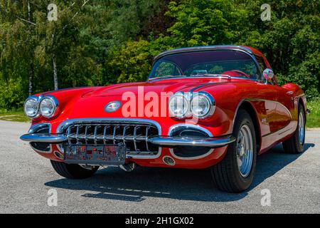 Oldtimer Chevrolet Corvette C1, Baujahr 1959, Hubraum 5700 ccm, V-8-Motor, Leistung 300 PS, View vorne links Stockfoto