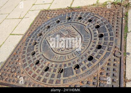 Heilbronn, Baden-Württemberg / Deutschland - 23 06 2020: Schachtdeckel mit Wappen in Heilbronn Stockfoto