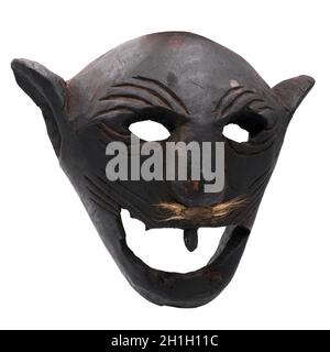 Antike Gurung oder Magar Ritual Holzmaske aus den Mittelbergen Nepals. Handgeschnitzte Shaman Maske aus Hartholz Stockfoto