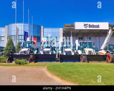 Kiew, Ukraine - 16. Juni 2020: Bobcat Schwerlastfahrzeug und Logo am 16. Juni 2020 in Kiew, Ukraine. Bobcat Company ist ein Mann mit Sitz in den USA Stockfoto