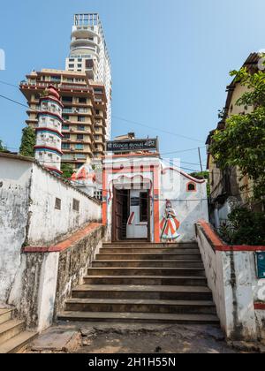 Mumbai, Indien - 22. November 2019: Eingangstor einer historischen Kirche in der Innenstadt, Mumbai, Maharashtra Staat, Indien. Stockfoto