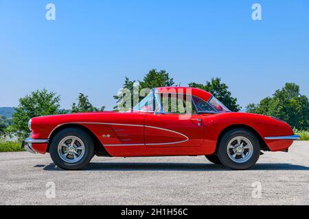 Oldtimer Chevrolet Corvette C1, Baujahr 1959, Hubraum 5700 ccm, V-8-Motor, Leistung 300 PS, View linke Seite Stockfoto