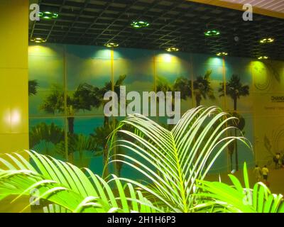 Singapur - 24. Dezember 2008: Changi International Airport in Singapur. Der Flughafen Changi bedient mehr als 100 Fluggesellschaften, die 6,100 wöchentliche Flüge anbieten Stockfoto