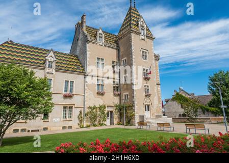 MEURSAULT, BURGUND, FRANKREICH - 9. JULI 2020: Das Rathaus in Meursault. Stockfoto