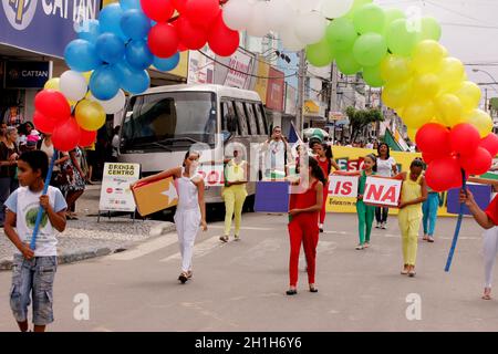 Eunapolis, bahia / brasilien - 24. september 2010: Kinder aus Schulen in der Stadt Eunapolis werden während der Parade gesehen. Stockfoto