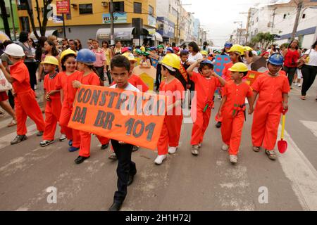 Eunapolis, bahia / brasilien - 24. september 2010: Kinder aus Schulen in der Stadt Eunapolis werden während der Parade gesehen. Stockfoto