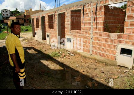 Eunapolis, bahia / brasilien - 15. januar 2009: Menschen, die Mitglieder des Vereins sind Bewohner ohne Dach werden während der Invasion des Hauses gesehen Stockfoto