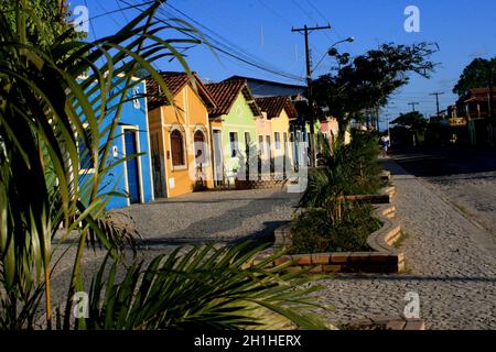 prado, bahia / brasilien - 13. september 2008: Bunte Häuser sind auf der Straße in der Stadt Prado im Süden Bahia zu sehen. Stockfoto