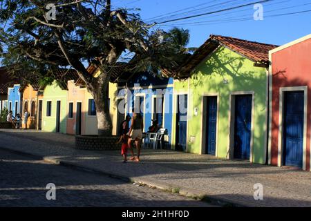 prado, bahia / brasilien - 13. september 2008: Bunte Häuser sind auf der Straße in der Stadt Prado im Süden Bahia zu sehen. Stockfoto