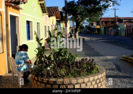 prado, bahia / brasilien - 13. september 2008: Bunte Häuser sind auf der Straße in der Stadt Prado im Süden Bahia zu sehen. Stockfoto