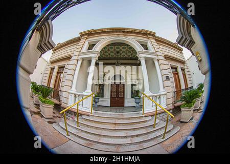 Allgemeine Ansicht von Casa Arias. Berühmte und alte Casa Arias auf Aquiles Serdán Straße im historischen Zentrum von Hermosillo, Sonora, Mexiko. Alte Architektur, INAH ...Haus Arias (Foto von Luis Gutierrez / Norte Photo) Vista General de Casa Arias. famosa y antigua Casa Arias en la calle Aquiles Serdán en el Centro histórico de Hermosillo, Sonora, Mexiko. Arquitectura antigua, INAH... (Foto von Luis Gutierrez/Norte Photo) Stockfoto