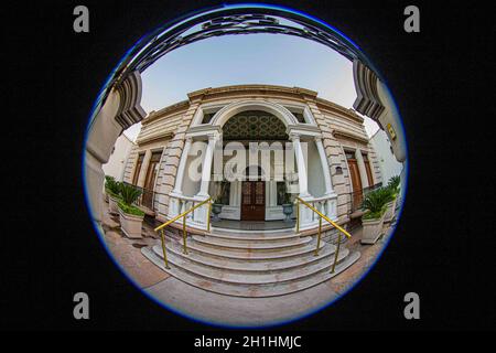 Allgemeine Ansicht von Casa Arias. Berühmte und alte Casa Arias auf Aquiles Serdán Straße im historischen Zentrum von Hermosillo, Sonora, Mexiko. Alte Architektur, INAH ...Haus Arias (Foto von Luis Gutierrez / Norte Photo) Vista General de Casa Arias. famosa y antigua Casa Arias en la calle Aquiles Serdán en el Centro histórico de Hermosillo, Sonora, Mexiko. Arquitectura antigua, INAH... (Foto von Luis Gutierrez/Norte Photo) Stockfoto