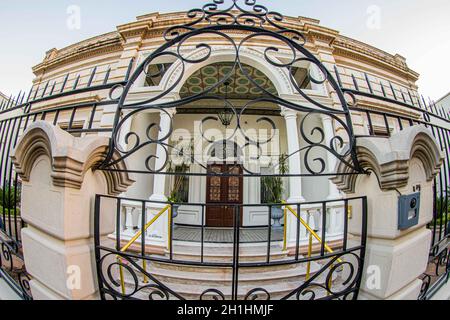 Allgemeine Ansicht von Casa Arias. Berühmte und alte Casa Arias auf Aquiles Serdán Straße im historischen Zentrum von Hermosillo, Sonora, Mexiko. Alte Architektur, INAH ...Haus Arias (Foto von Luis Gutierrez / Norte Photo) Vista General de Casa Arias. famosa y antigua Casa Arias en la calle Aquiles Serdán en el Centro histórico de Hermosillo, Sonora, Mexiko. Arquitectura antigua, INAH... (Foto von Luis Gutierrez/Norte Photo) Stockfoto