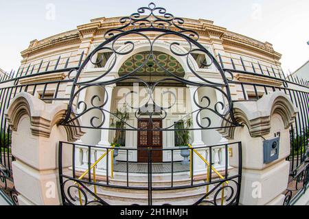 Allgemeine Ansicht von Casa Arias. Berühmte und alte Casa Arias auf Aquiles Serdán Straße im historischen Zentrum von Hermosillo, Sonora, Mexiko. Alte Architektur, INAH ...Haus Arias (Foto von Luis Gutierrez / Norte Photo) Vista General de Casa Arias. famosa y antigua Casa Arias en la calle Aquiles Serdán en el Centro histórico de Hermosillo, Sonora, Mexiko. Arquitectura antigua, INAH... (Foto von Luis Gutierrez/Norte Photo) Stockfoto