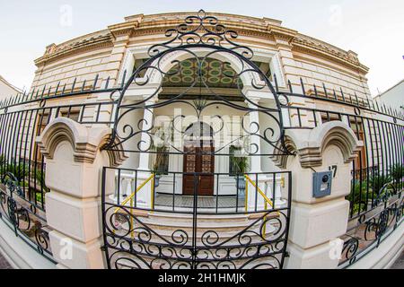 Allgemeine Ansicht von Casa Arias. Berühmte und alte Casa Arias auf Aquiles Serdán Straße im historischen Zentrum von Hermosillo, Sonora, Mexiko. Alte Architektur, INAH ...Haus Arias (Foto von Luis Gutierrez / Norte Photo) Vista General de Casa Arias. famosa y antigua Casa Arias en la calle Aquiles Serdán en el Centro histórico de Hermosillo, Sonora, Mexiko. Arquitectura antigua, INAH... (Foto von Luis Gutierrez/Norte Photo) Stockfoto