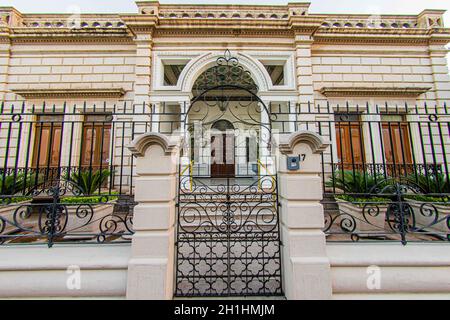 Allgemeine Ansicht von Casa Arias. Berühmte und alte Casa Arias auf Aquiles Serdán Straße im historischen Zentrum von Hermosillo, Sonora, Mexiko. Alte Architektur, INAH ...Haus Arias (Foto von Luis Gutierrez / Norte Photo) Vista General de Casa Arias. famosa y antigua Casa Arias en la calle Aquiles Serdán en el Centro histórico de Hermosillo, Sonora, Mexiko. Arquitectura antigua, INAH... (Foto von Luis Gutierrez/Norte Photo) Stockfoto