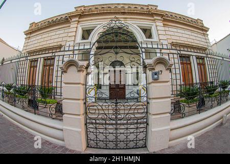 Allgemeine Ansicht von Casa Arias. Berühmte und alte Casa Arias auf Aquiles Serdán Straße im historischen Zentrum von Hermosillo, Sonora, Mexiko. Alte Architektur, INAH ...Haus Arias (Foto von Luis Gutierrez / Norte Photo) Vista General de Casa Arias. famosa y antigua Casa Arias en la calle Aquiles Serdán en el Centro histórico de Hermosillo, Sonora, Mexiko. Arquitectura antigua, INAH... (Foto von Luis Gutierrez/Norte Photo) Stockfoto