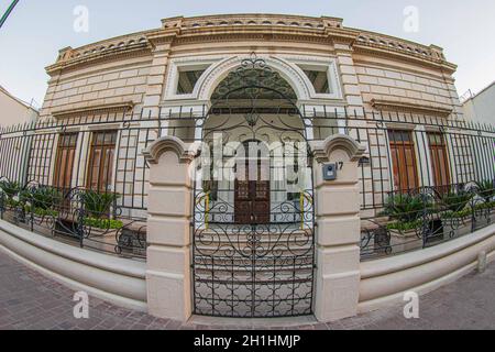 Allgemeine Ansicht von Casa Arias. Berühmte und alte Casa Arias auf Aquiles Serdán Straße im historischen Zentrum von Hermosillo, Sonora, Mexiko. Alte Architektur, INAH ...Haus Arias (Foto von Luis Gutierrez / Norte Photo) Vista General de Casa Arias. famosa y antigua Casa Arias en la calle Aquiles Serdán en el Centro histórico de Hermosillo, Sonora, Mexiko. Arquitectura antigua, INAH... (Foto von Luis Gutierrez/Norte Photo) Stockfoto