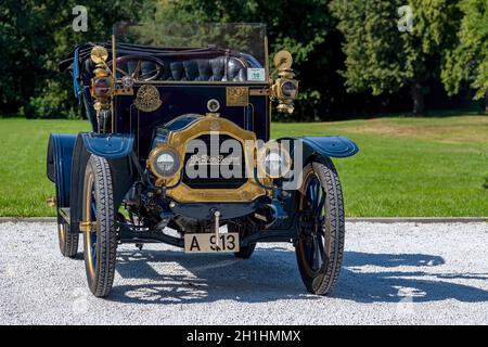 Oldtimer De Dion Bouton AU, Baujahr 1907, 1 Zylinder, Hubraum 942 cm, Leistung 8 PS, max 50 km/h auf ebener Strecke, max 9-10 % Steigung, 3 Gang, an Stockfoto