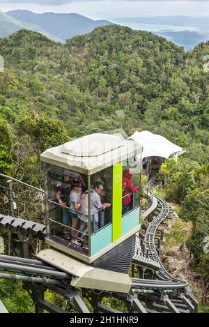 Langkawi, Malaysia - 30. November 2019: Langkawi Seilbahn Sky Glide, auch bekannt als Langkawi SkyCab Skyglide, ist eine der Hauptattraktionen in Langk Stockfoto