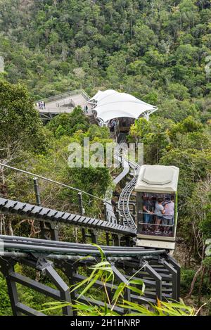 Langkawi, Malaysia - 30. November 2019: Langkawi Seilbahn Sky Glide, auch bekannt als Langkawi SkyCab Skyglide, ist eine der Hauptattraktionen in Langk Stockfoto