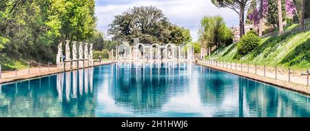 Die alten Pool aufgerufen, Canopus, durch die griechischen Skulpturen in der Villa Adriana (die Hadriansvilla), Tivoli, Italien umgeben Stockfoto