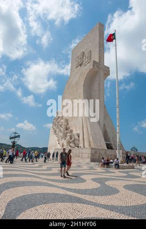 Lissabon, Portugal - 27. Mai 2018: die Menschen besuchen Padrao dos Descobrimentos (Denkmal der Entdeckungen) in Lissabon, Portugal Stockfoto