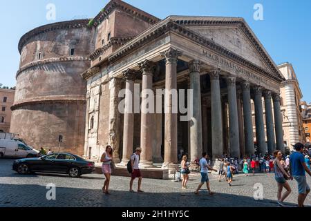 Rom, Italien, 3. AUGUST 2018. Ein Blick von der Pantheon, das die meisten bewahrt und einflußreiche Gebäude des antiken Rom. Es ist eine Römische Tempel dedic Stockfoto