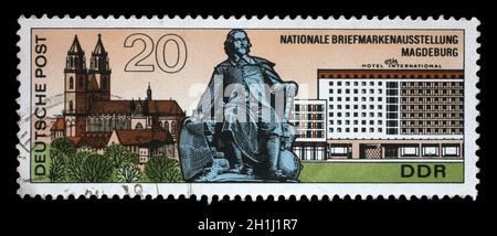 Stempel ausgestellt in Deutschland - Demokratische Republik (DDR) zeigt Magdeburg: Kathedrale, Denkmal, hotel, nationalen Stempelaufdruck Ausstellung, ca. 1969 Stockfoto