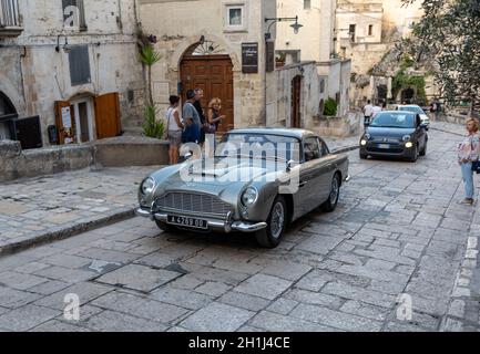 Matera, Italien - 17. September 2019: Der Aston Martin DB5 auf dem Satz der neuesten James Bond Film "keine Zeit" in Matera, Italien zu sterben. Stockfoto