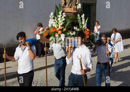 ABADIA, AMARES, PORTUGAL - 15. August 2017: traditionelle religiöse Prozession von Senhora da Abadia in Amares, Portugal Stockfoto