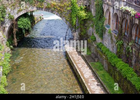 Stadt Potes, in Picos de Europa, Kantabrien, Spanien. Stockfoto