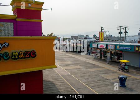 WILDWOOD, NEW JERSEY - 16. September 2020: Blick auf den Wildwood Boardwalk Stockfoto