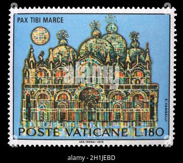 Stempel im Vatikan ausgestellt zeigt St Mark's Basilika in Venedig, circa 1972. Stockfoto