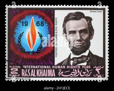 Stempel in der Ras Al Khaimah ausgestellt zeigt Abraham Lincoln (1809-1865), die internationalen Menschenrechte Jahr, circa 1968. Stockfoto