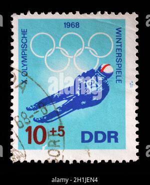 Stempel ausgestellt in Deutschland - Demokratische Republik (DDR) zeigt Luge, die olympischen Winterspiele 1968 in Grenoble, circa 1968. Stockfoto