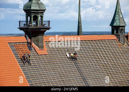 Frombork, Polen - 7. September 2020: Renovierung des Daches der Kathedrale in Frombork. Polen Stockfoto