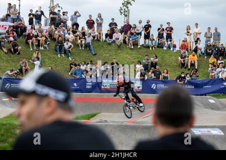 Lissabon, Portugal. Oktober 2021. Der lettische Biker Kristaps Veksa in Aktion beim Red Bull Pump Track WM Finale der Herren.Eddy Clerte gewann das Finale der Herren. Kredit: SOPA Images Limited/Alamy Live Nachrichten Stockfoto