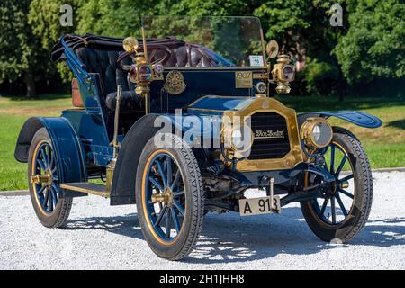 Oldtimer De Dion Bouton AU, Baujahr 1907, 1 Zylinder, Hubraum 942 cm, Leistung 8 PS, max 50 km/h auf ebener Strecke, max 9-10 % Steigung, 3 Gang, an Stockfoto